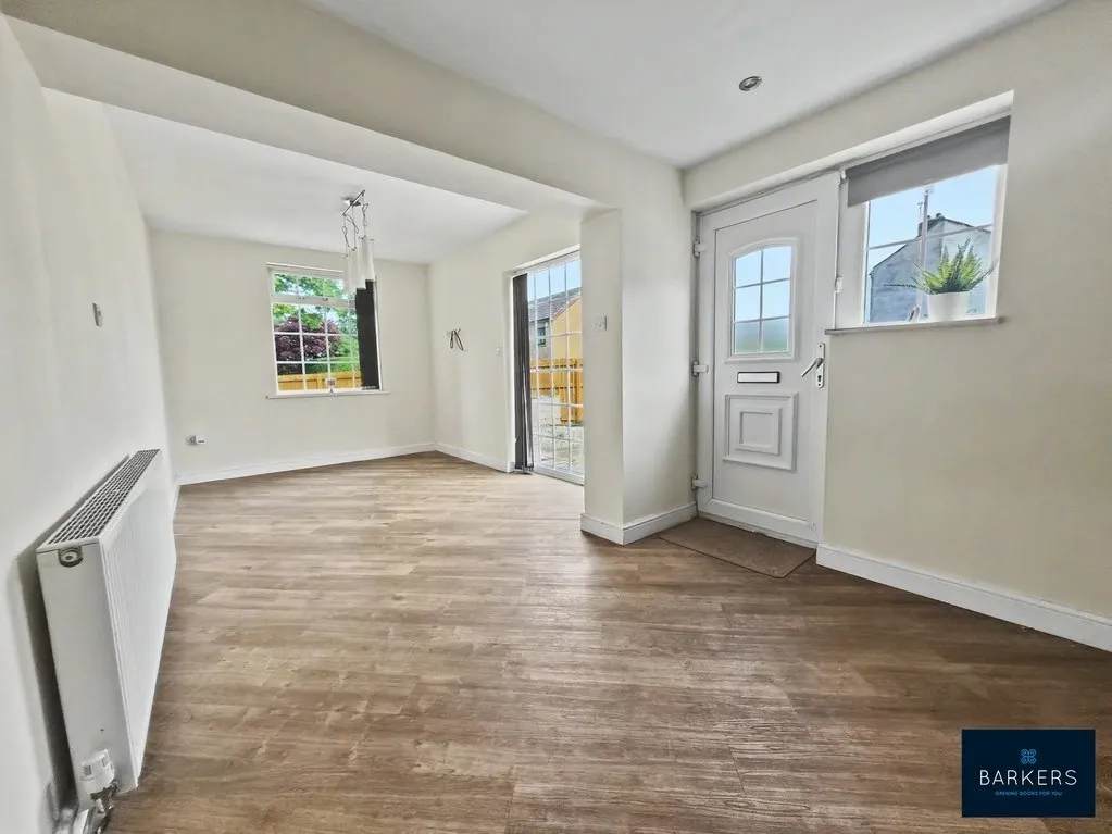 Elizabeth Avenue Wyke, Bradford BD12 8NF, photo 4