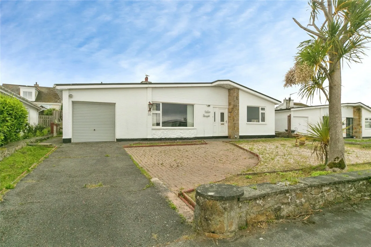 3 bed house for sale, Bay View Road, Benllech, LL74