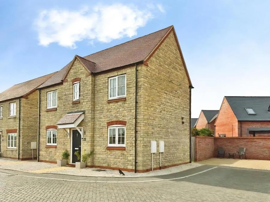 3 bed house for sale, Kingston Drive, Bicester, OX26