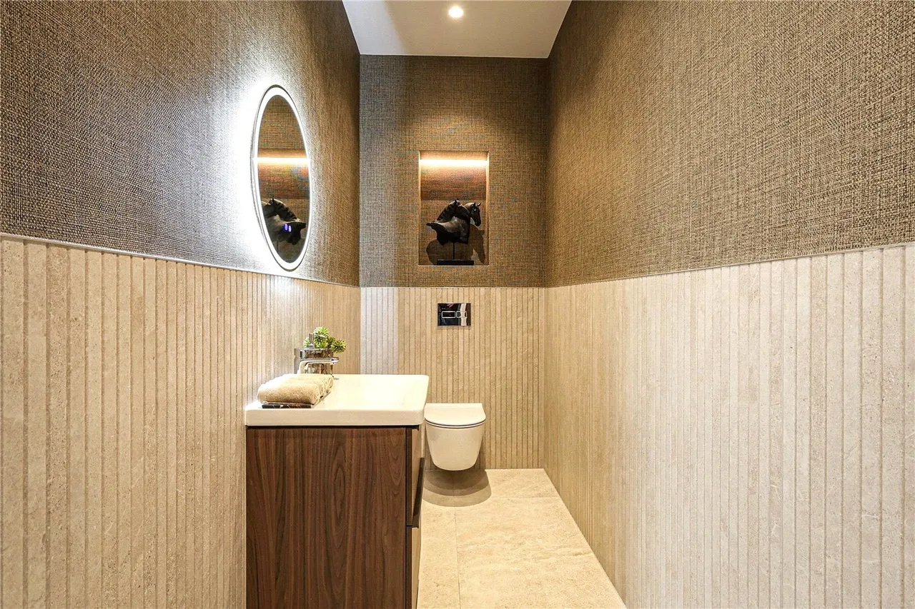 Apartment 8 Wildacre, Northwood, Hertfordshire, HA6 3EY, photo 20