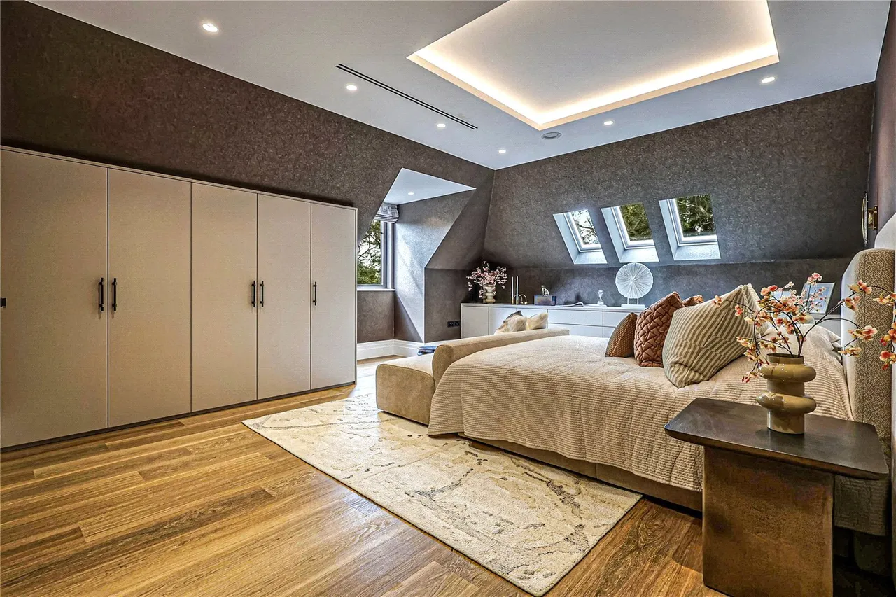 Apartment 8 Wildacre, Northwood, Hertfordshire, HA6 3EY, photo 12