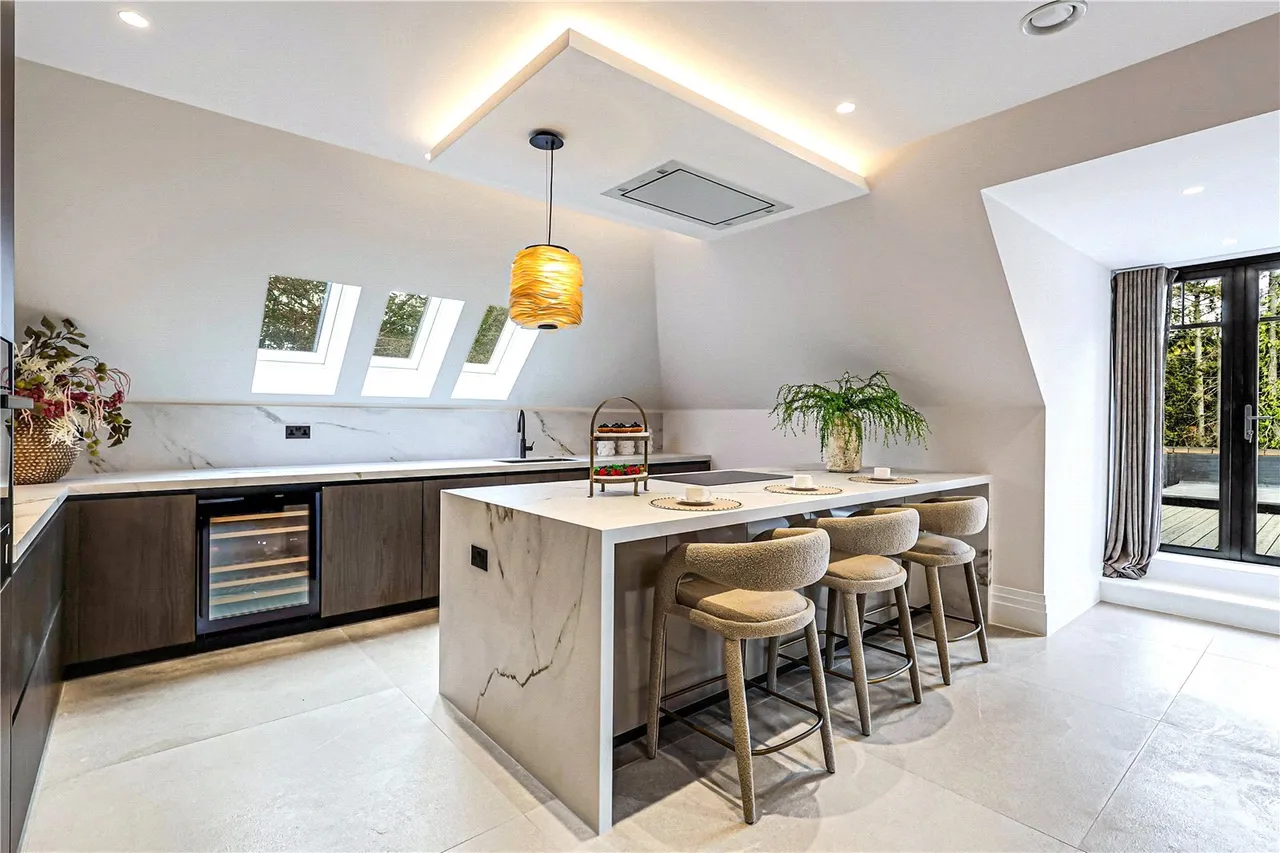 Apartment 8 Wildacre, Northwood, Hertfordshire, HA6 3EY, photo 4
