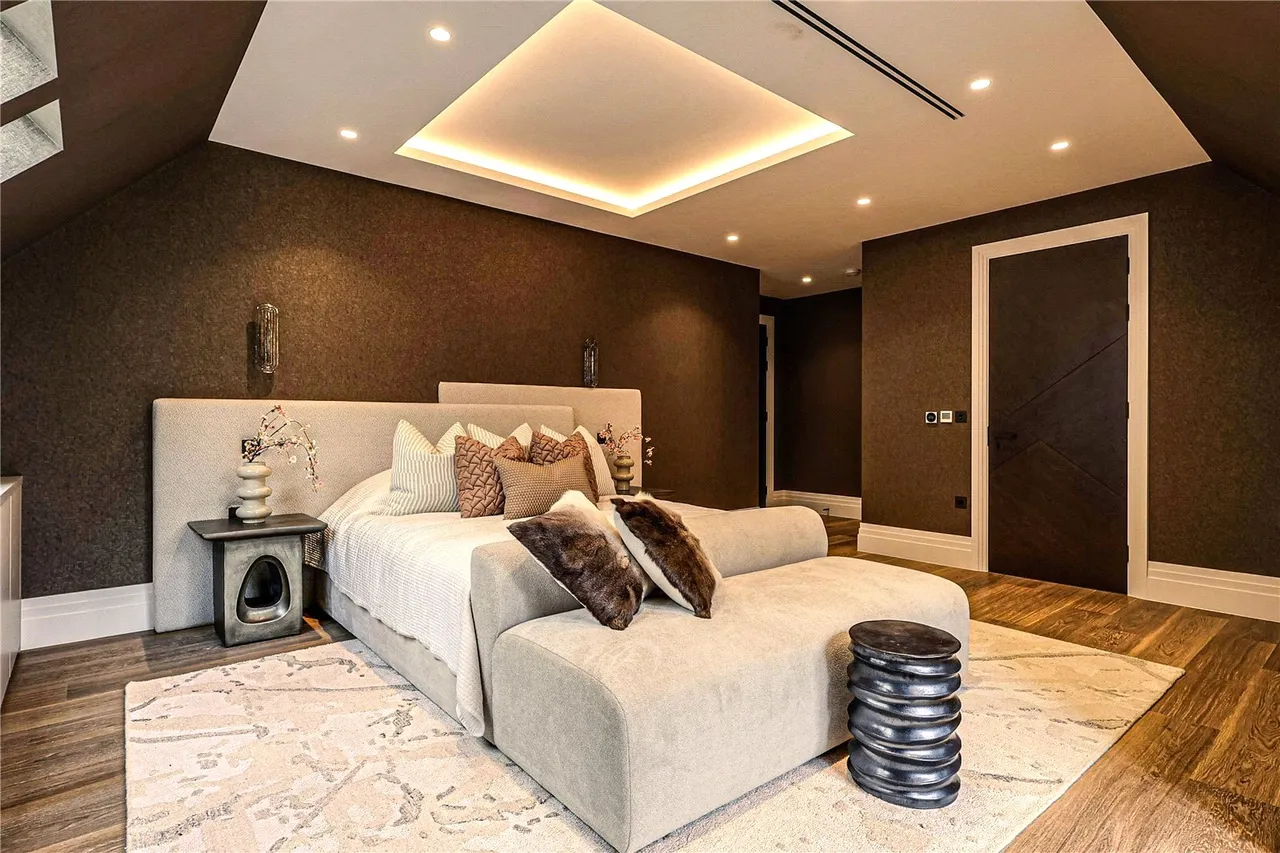 Apartment 8 Wildacre, Northwood, Hertfordshire, HA6 3EY, photo 13