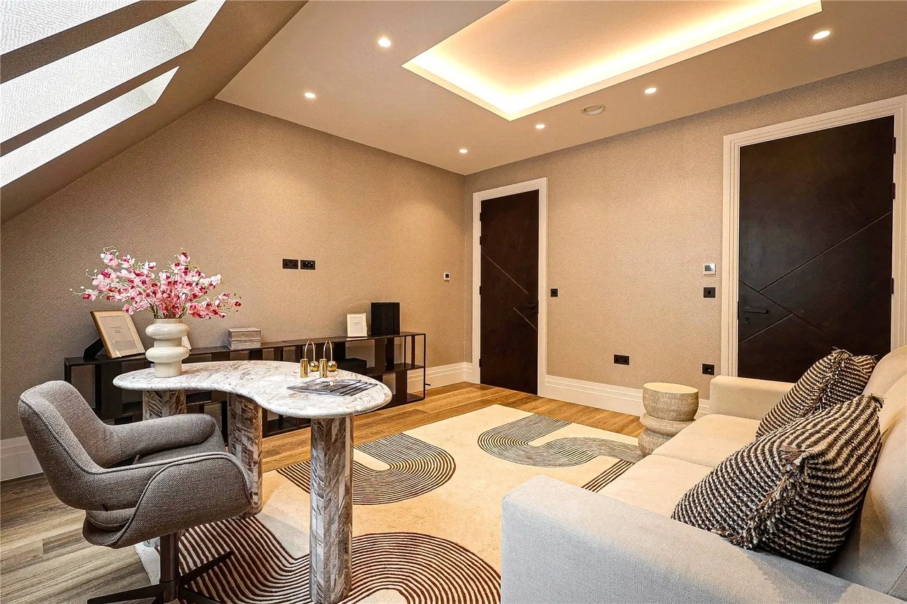 Apartment 8 Wildacre, Northwood, Hertfordshire, HA6 3EY, photo 6