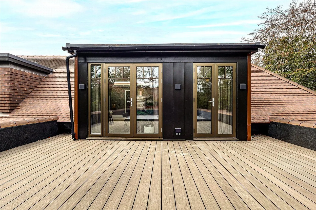 Apartment 8 Wildacre, Northwood, Hertfordshire, HA6 3EY, photo 26