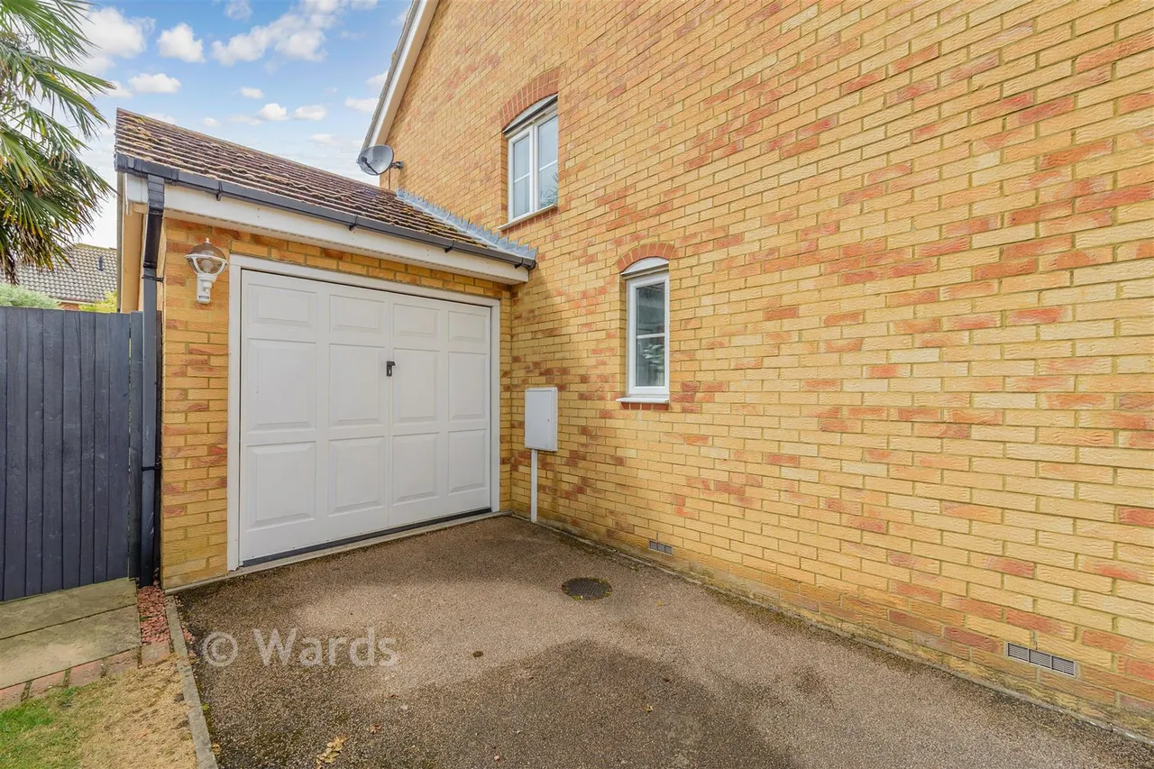 Mackintosh Close, High Halstow, ME3, photo 15