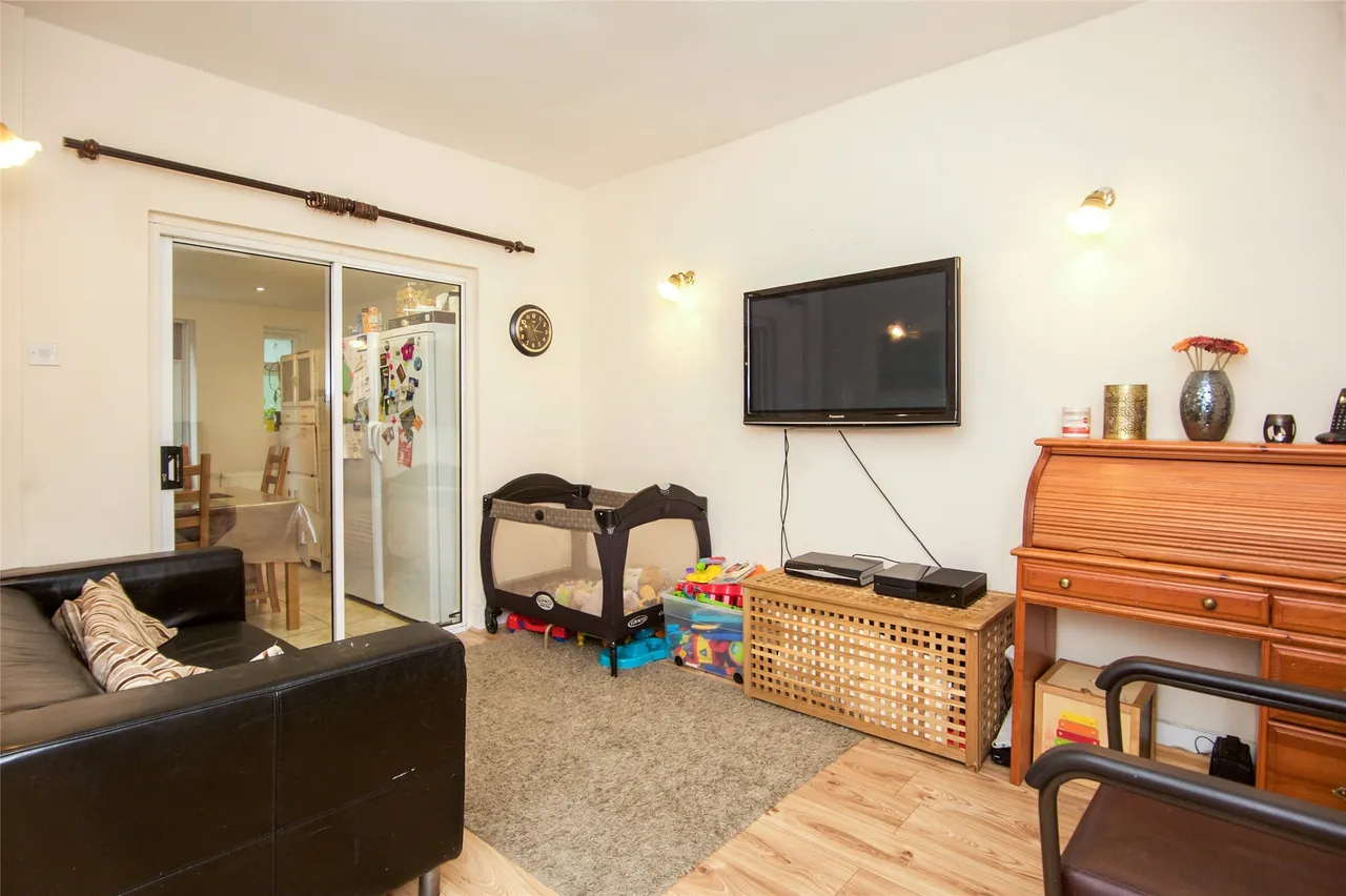 Annesley Avenue, London, NW9 5EG, photo 2