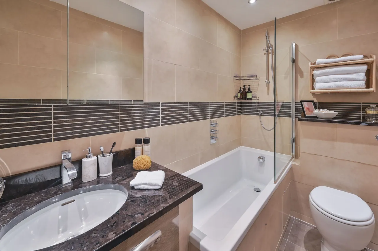 Flat 4, 28 Harcourt Terrace, London, photo 9