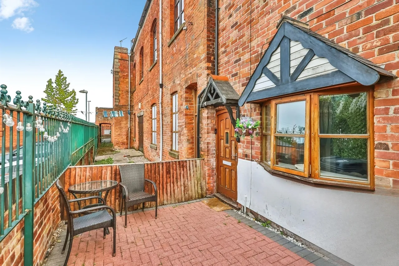2 bed character property for sale, Charlotte Court, Eastwood, NG16