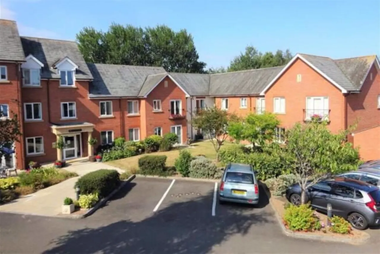 Pegasus Court, North Street, photo 10