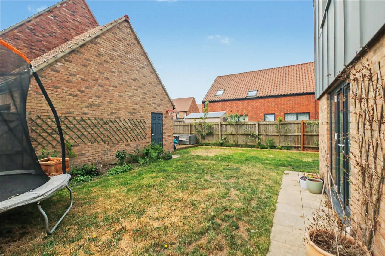 4 bed house for sale — Paddocks Way, Poringland, Norwich, Norfolk, NR14