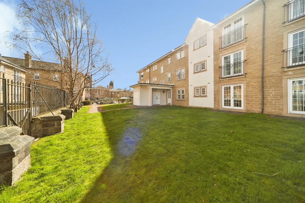 Clifford Drive, Menston, LS29, photo 5