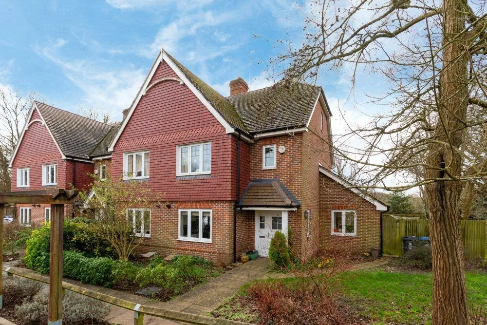 3 bed property to rent — Hedgerley Lane, Gerrards Cross, Buckinghamshire, SL9 7EY