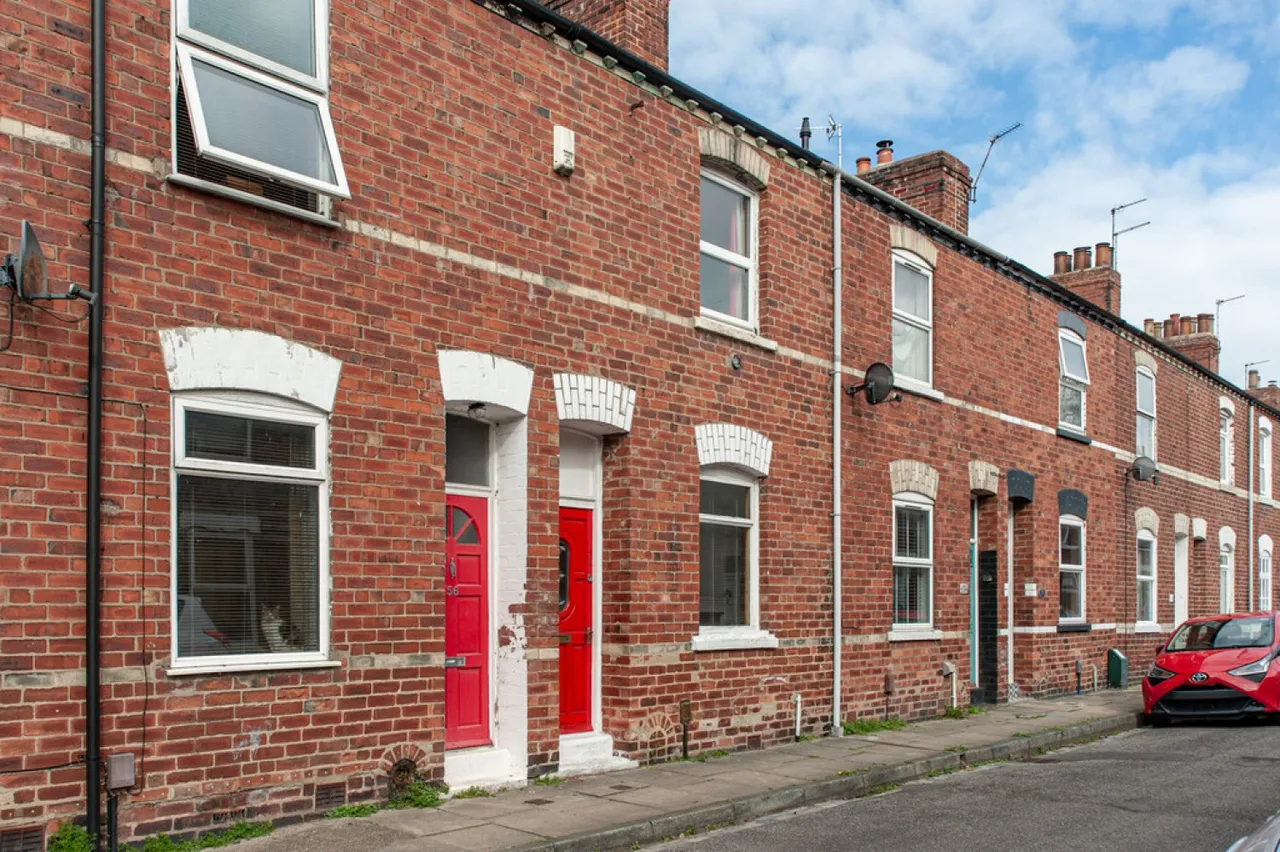 2 bed house for sale — Carnot Street, Leeman Road
