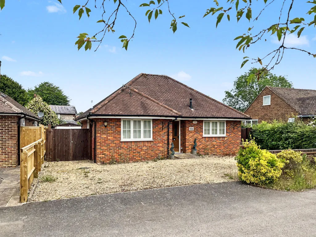 2 bed house for sale — Penn Road, Hazlemere HP15 7LR