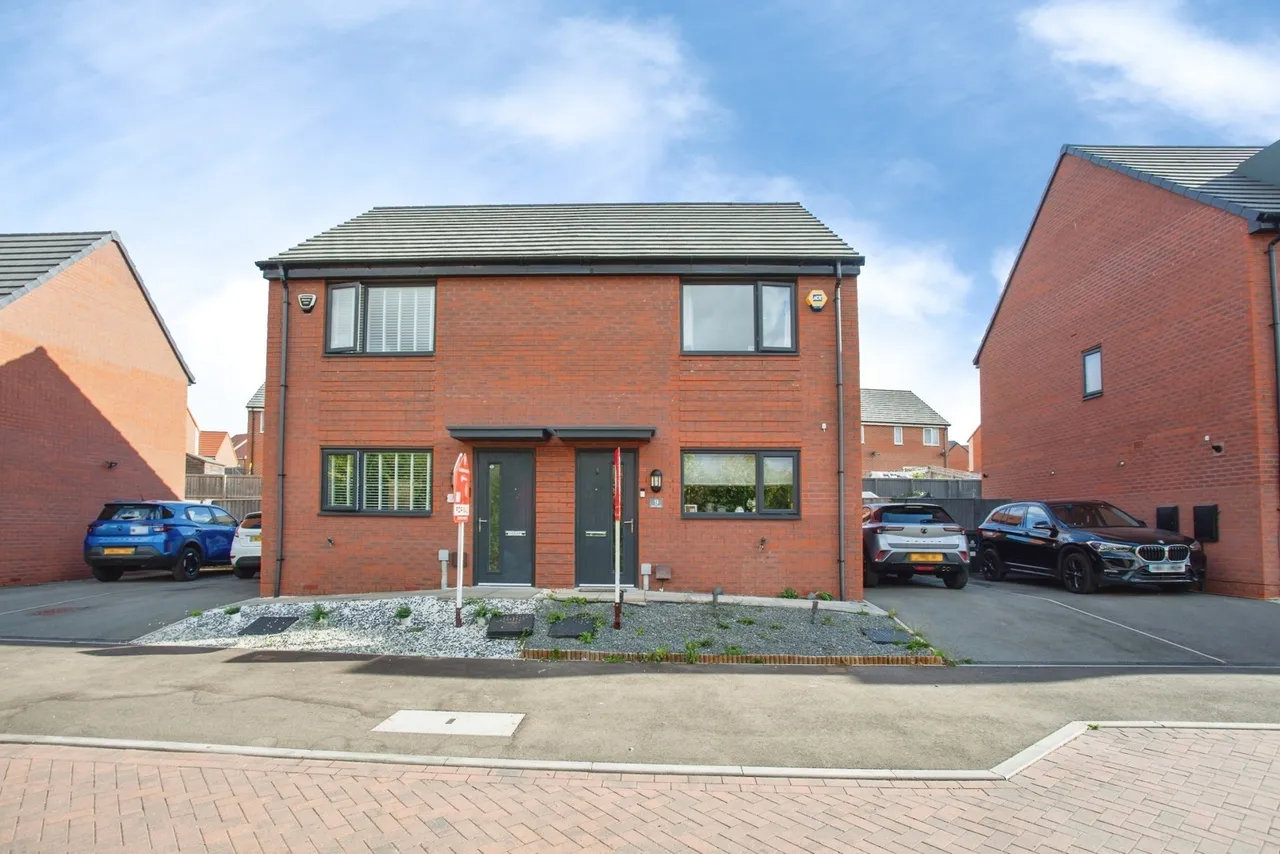 2 bed house for sale — Dove Lane, Woodlands, Doncaster, South Yorkshire, DN6