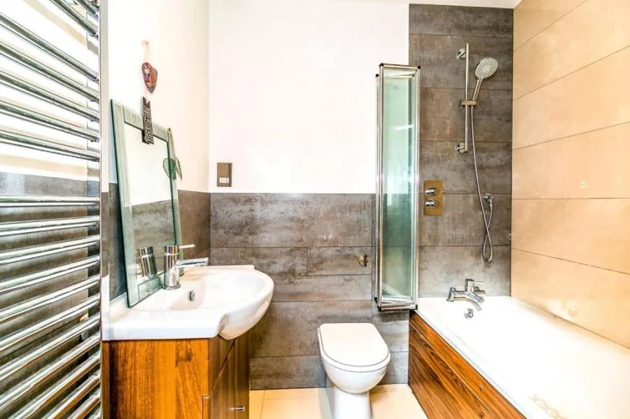 Bridge Road, East Molesey, KT8, photo 4