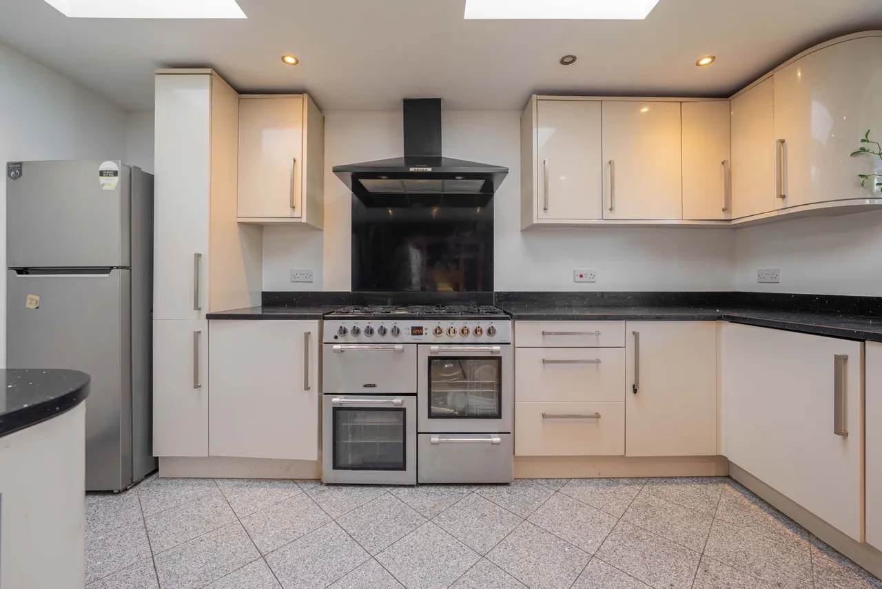 Heathcote Road, Whitnash, Leamington Spa, CV31 2NF, photo 8