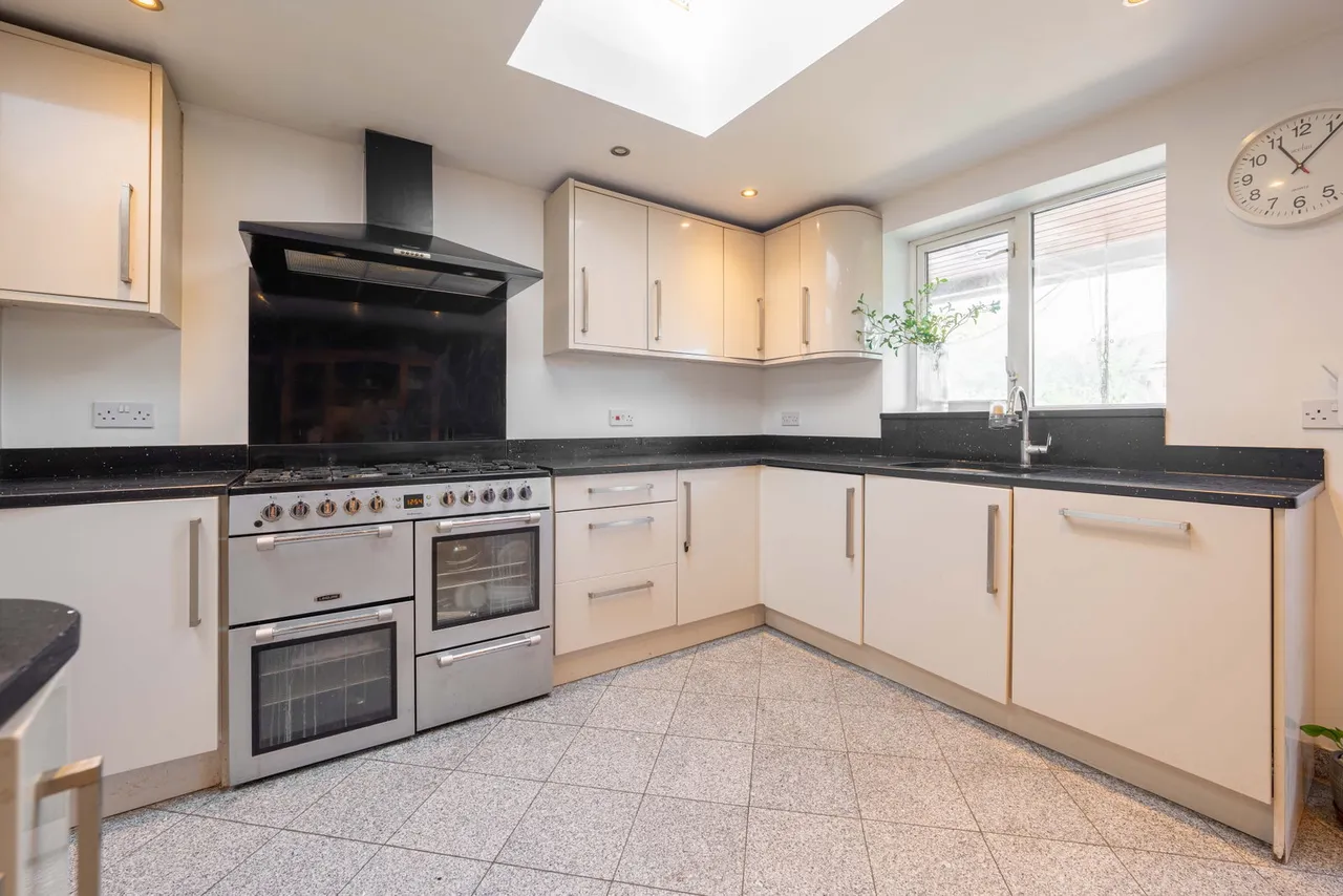 Heathcote Road, Whitnash, Leamington Spa, CV31 2NF, photo 3
