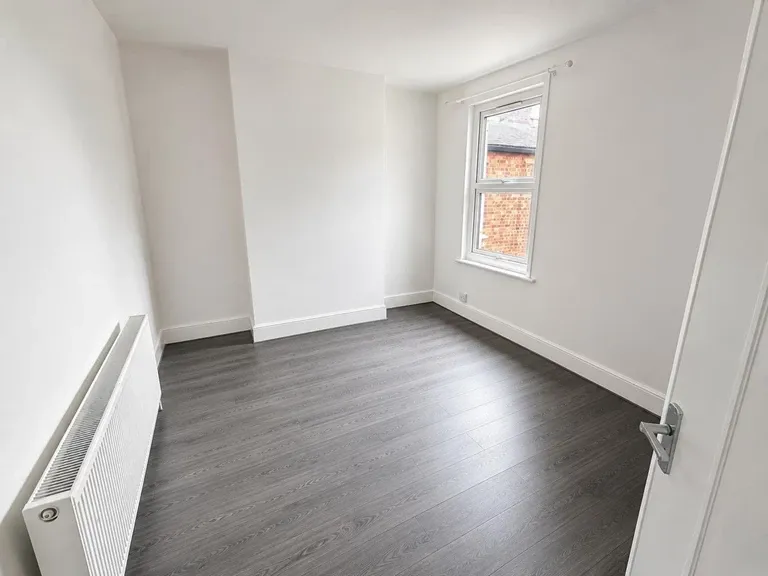 3 bed flat to rent — Vaughan Road, Harrow, HA1 4EE