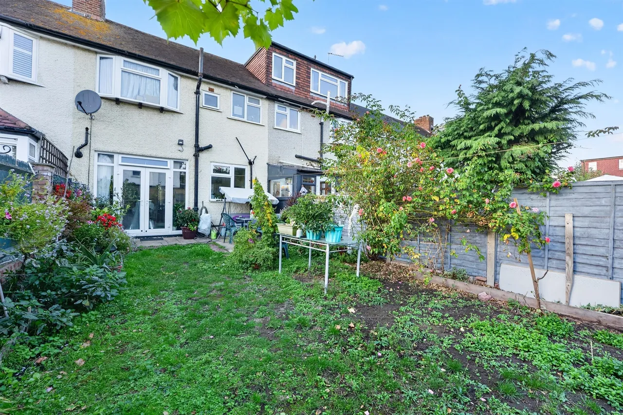 Hartland Way, Morden, SM4, photo 12