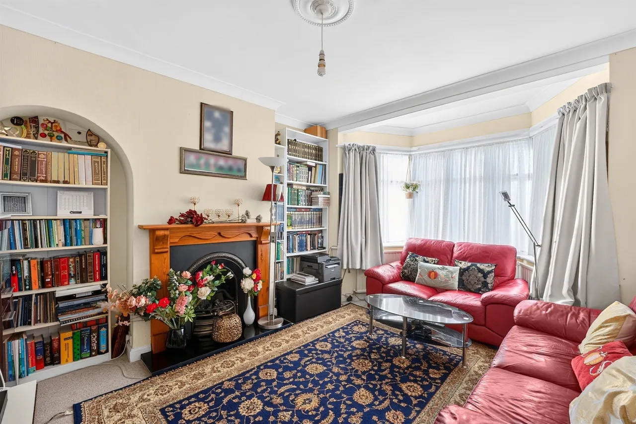 Hartland Way, Morden, SM4, photo 5