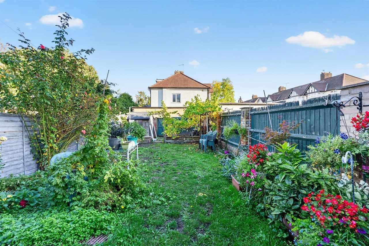 Hartland Way, Morden, SM4, photo 11