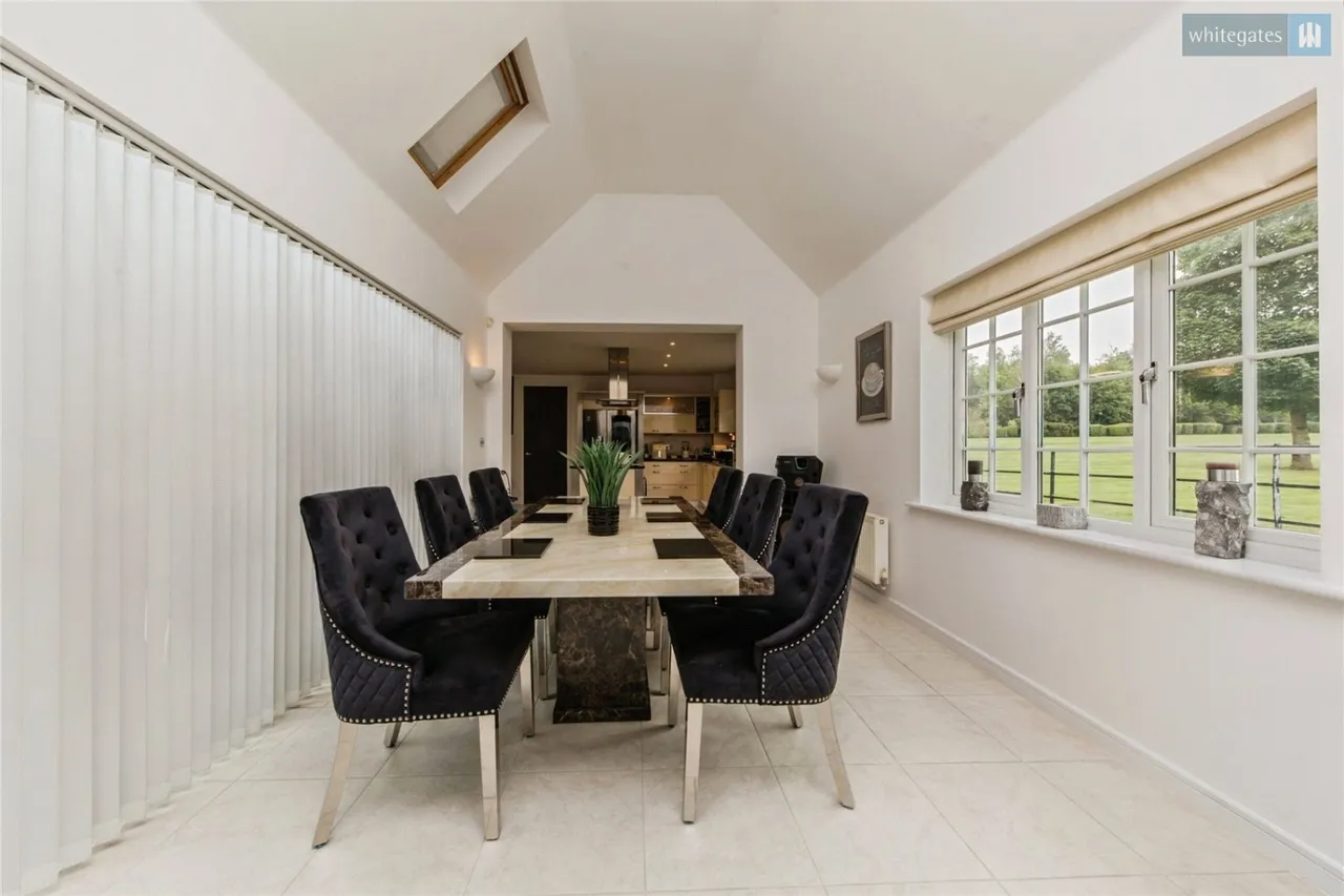 Wychwood Park, Weston, CW2, photo 4