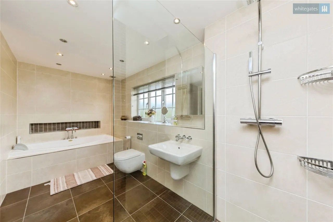 Wychwood Park, Weston, CW2, photo 19