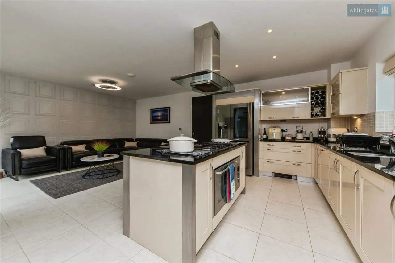 Wychwood Park, Weston, CW2, photo 3