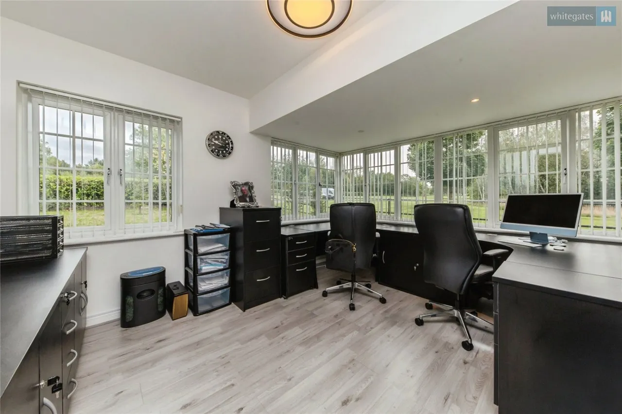 Wychwood Park, Weston, CW2, photo 10