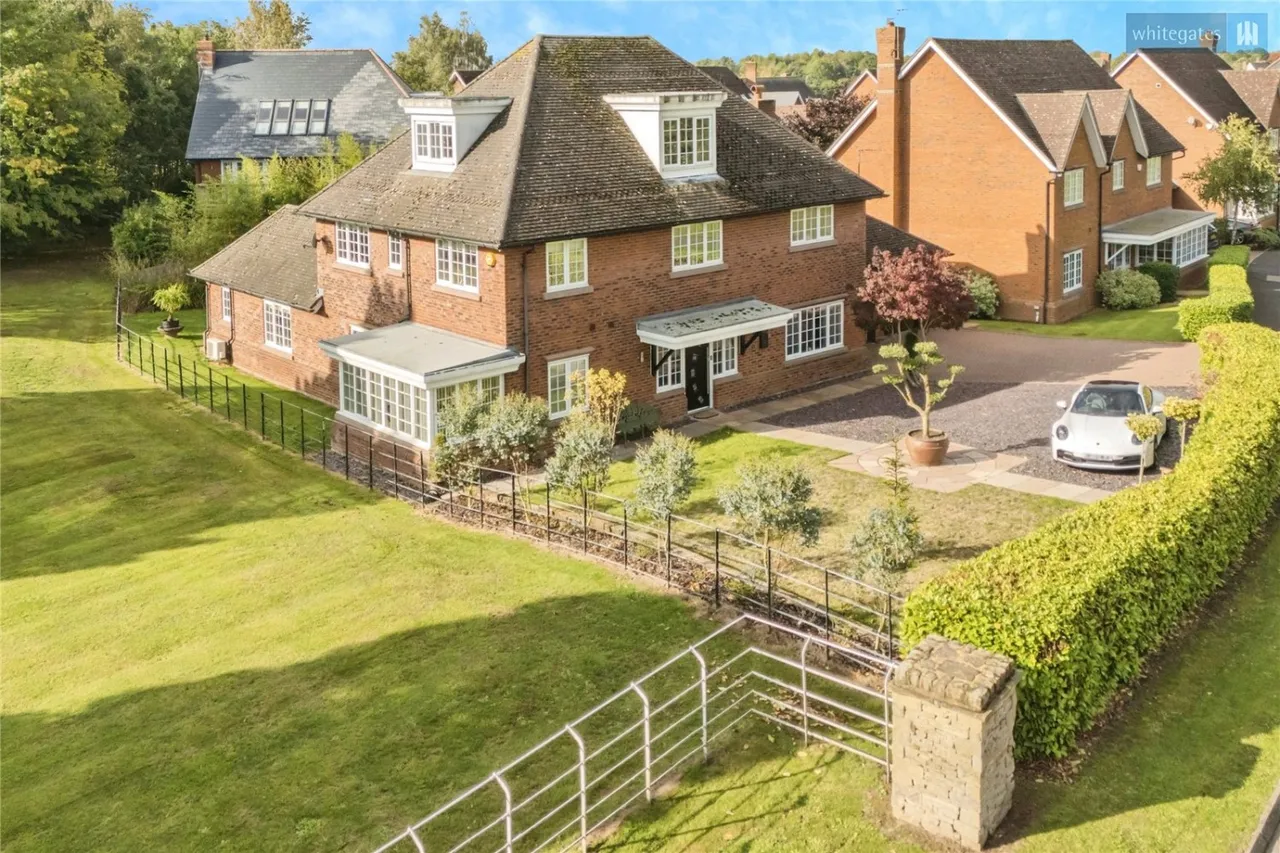 5 bed house for sale, Wychwood Park, Weston, CW2