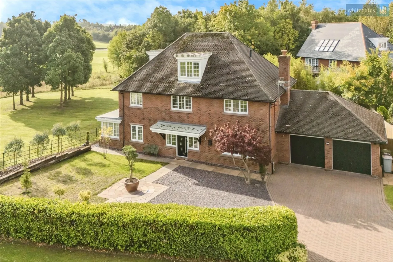 Wychwood Park, Weston, CW2, photo 2