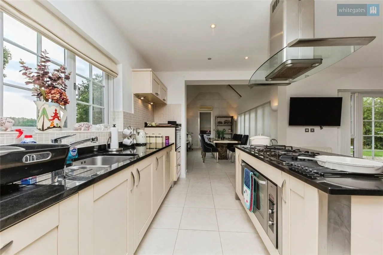 Wychwood Park, Weston, CW2, photo 13