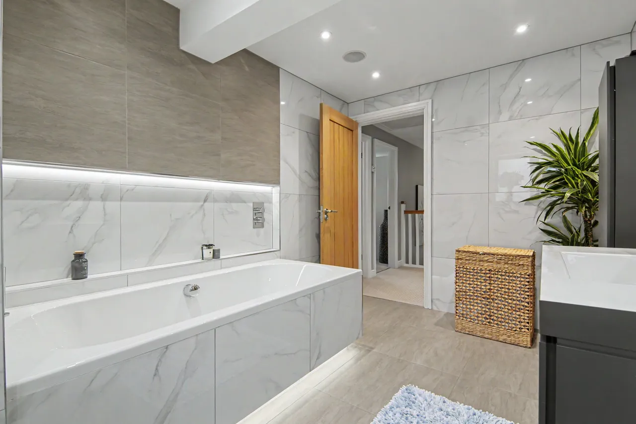 Needlers End Lane, Balsall Common, CV7, photo 21