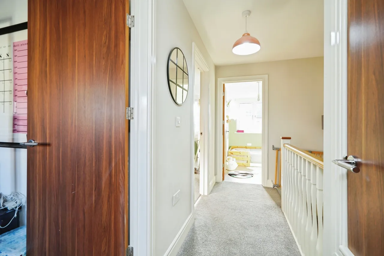 Wheatfield Drive, Witney, photo 9