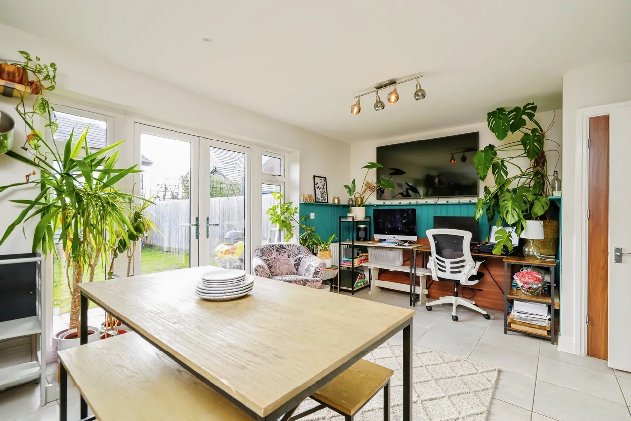 Wheatfield Drive, Witney, photo 5