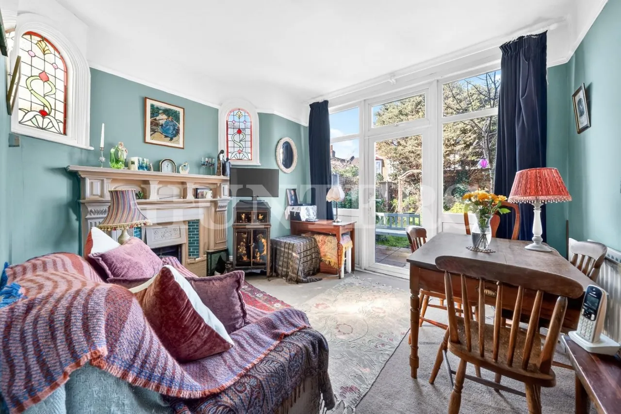 2 bed flat for sale — Radley Road, London, N17