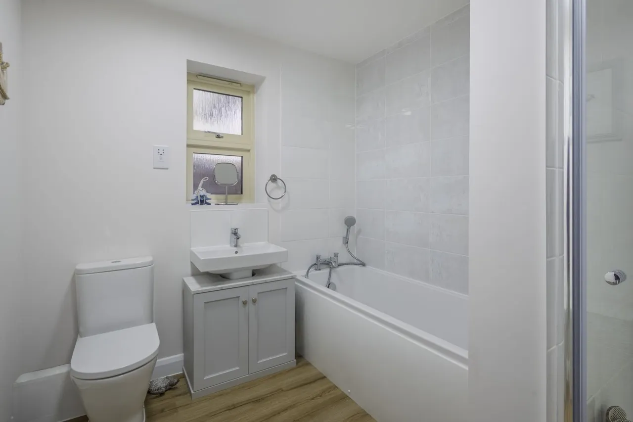 Rooktree Farm Court, Down Ampney, GL7, photo 10