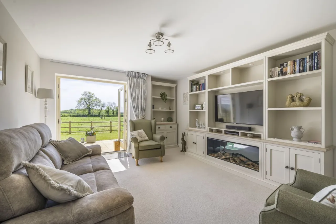 Rooktree Farm Court, Down Ampney, GL7, photo 2
