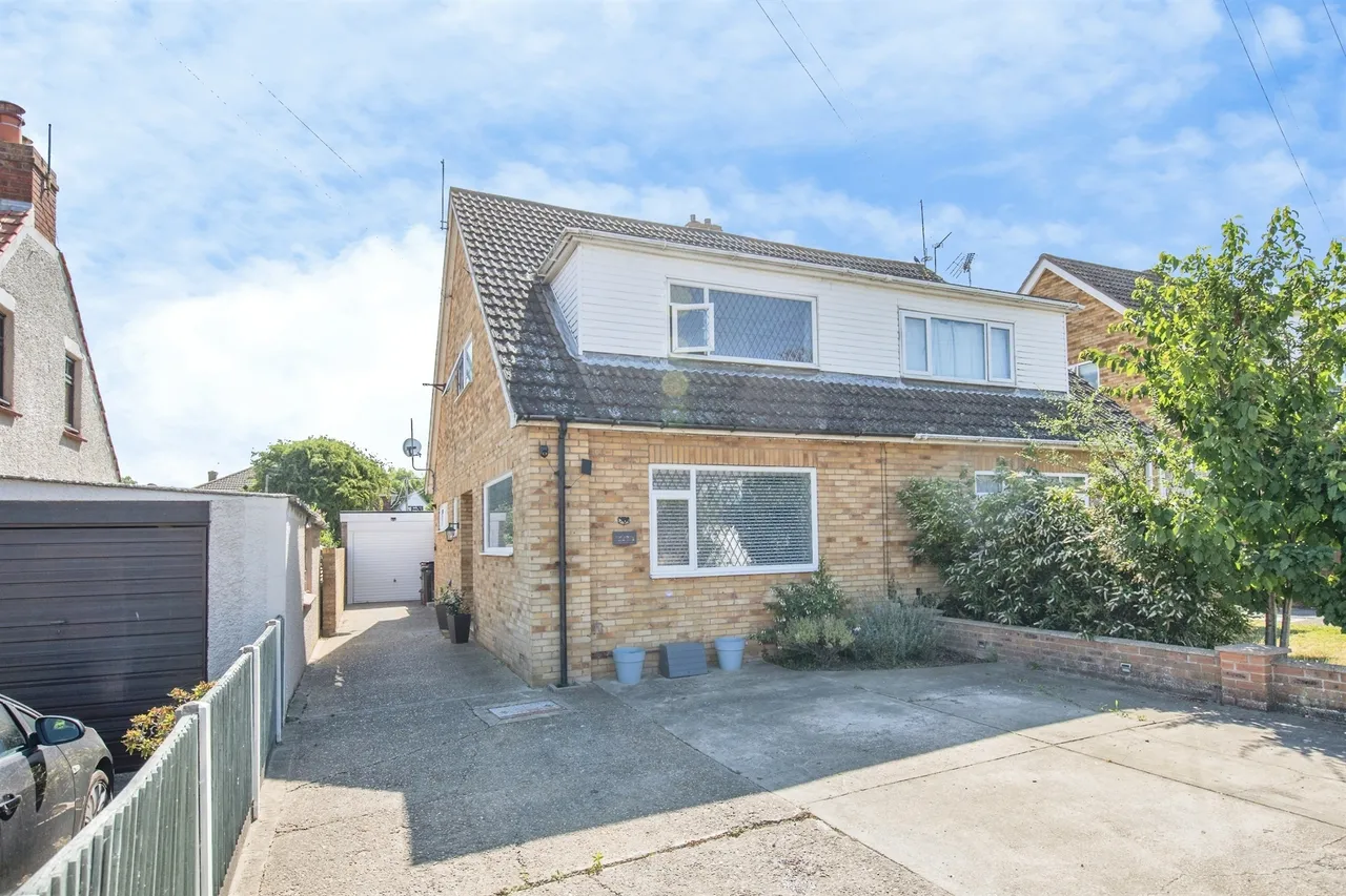 3 bed house for sale, Victoria Avenue, Kirby-le-Soken, CO13