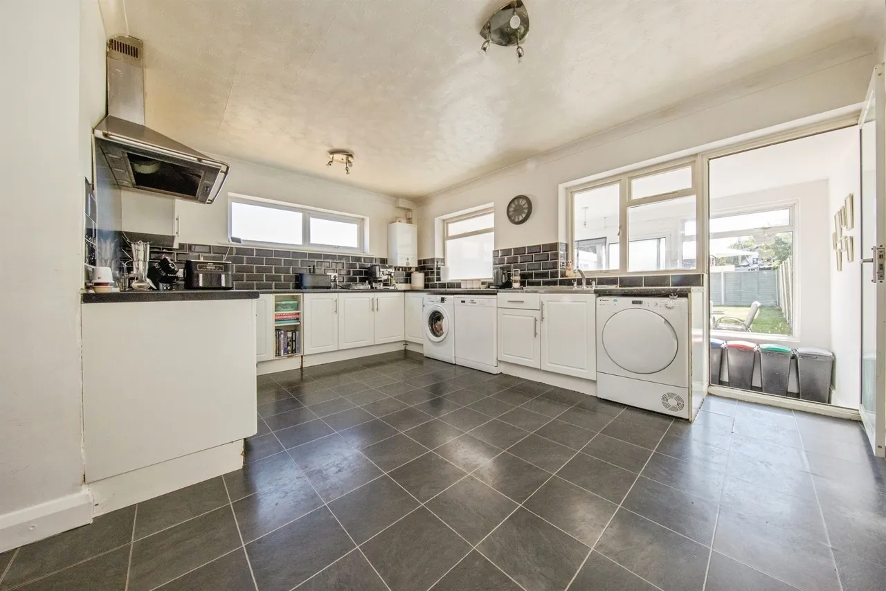 Victoria Avenue, Kirby-le-Soken, CO13, photo 13