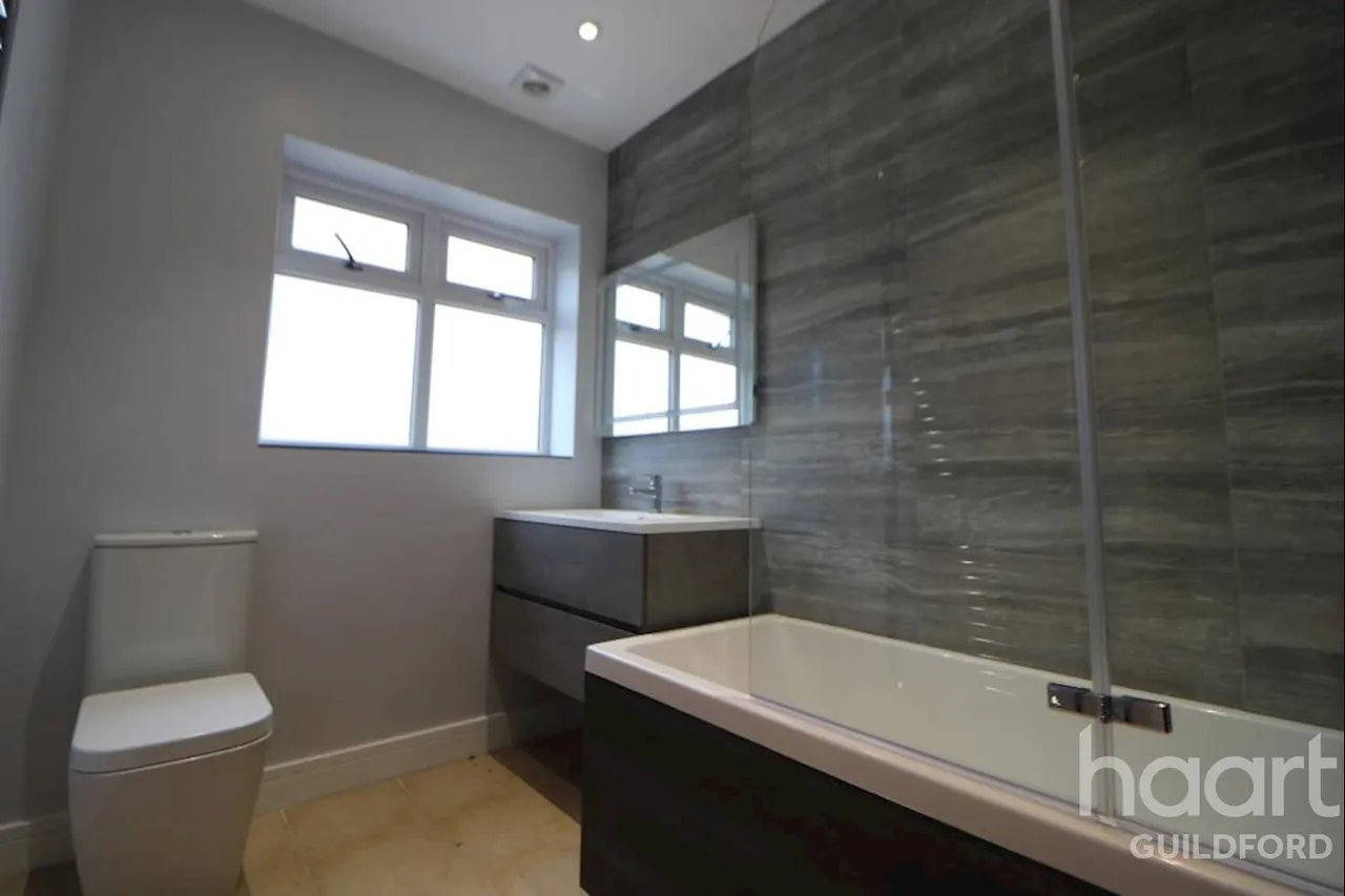 Leefield, GU23, photo 6