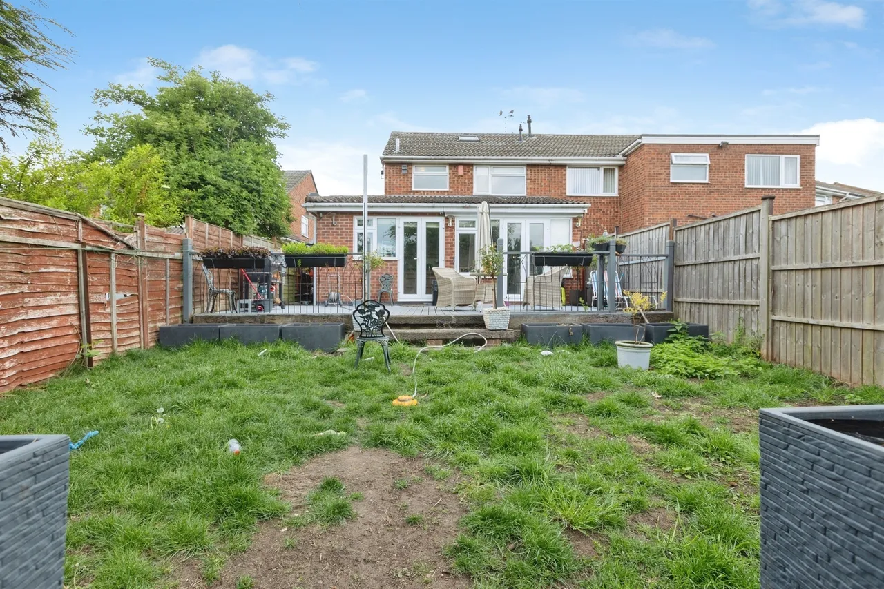 Walnut Grove, Glen Parva, LE2, photo 12