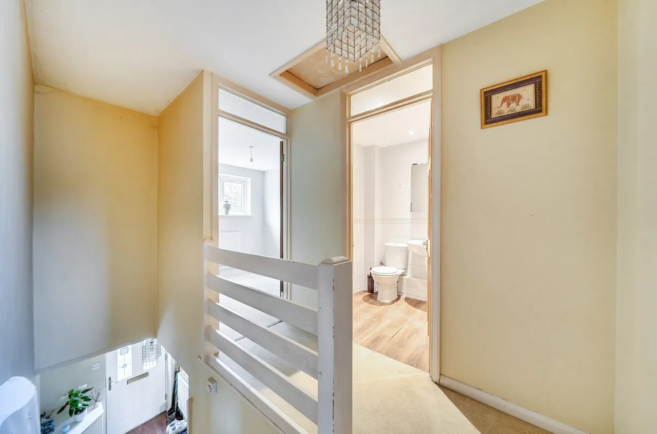 Estcots Drive, East Grinstead, West Sussex, RH19 3DB, photo 11