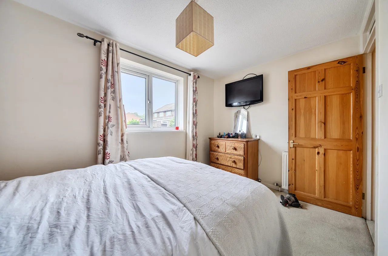 Estcots Drive, East Grinstead, West Sussex, RH19 3DB, photo 6