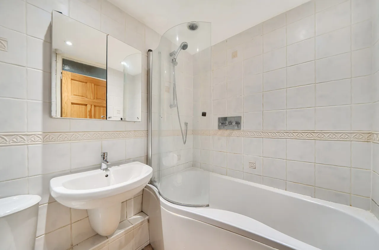 Estcots Drive, East Grinstead, West Sussex, RH19 3DB, photo 9