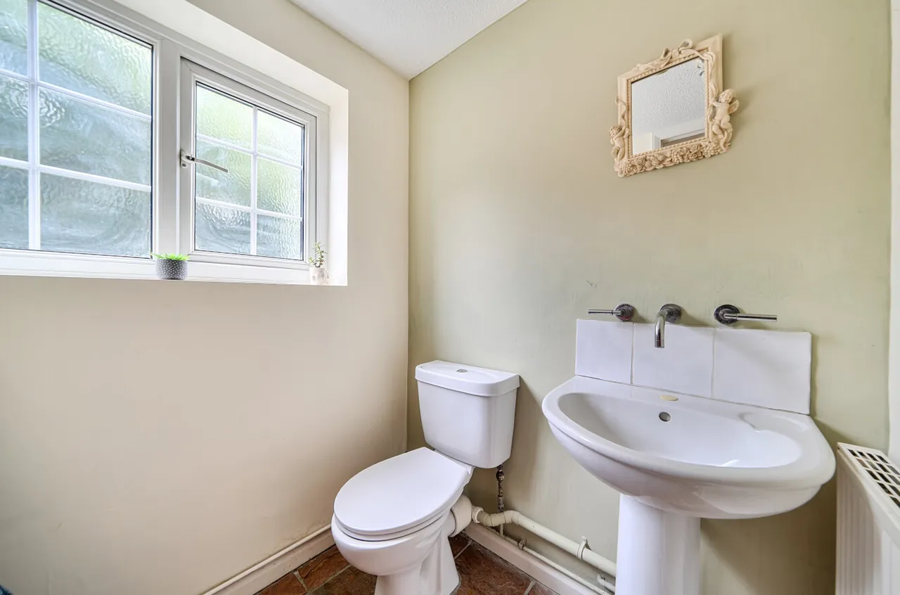 Estcots Drive, East Grinstead, West Sussex, RH19 3DB, photo 16