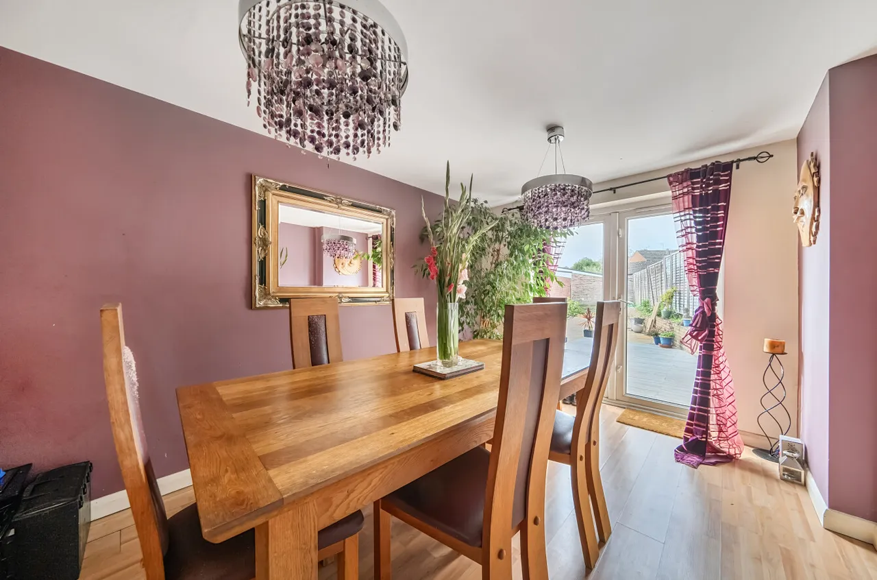 Estcots Drive, East Grinstead, West Sussex, RH19 3DB, photo 3