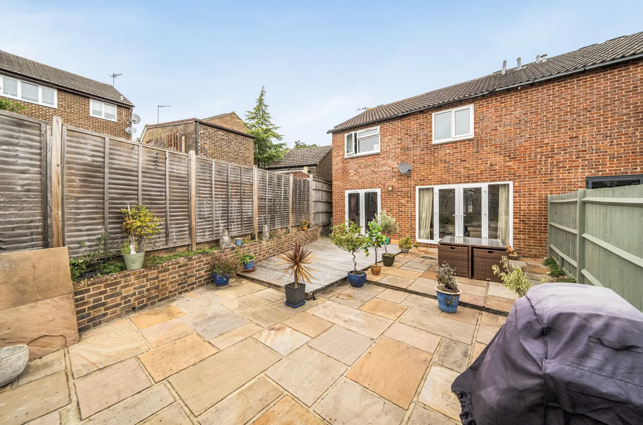 Estcots Drive, East Grinstead, West Sussex, RH19 3DB, photo 12